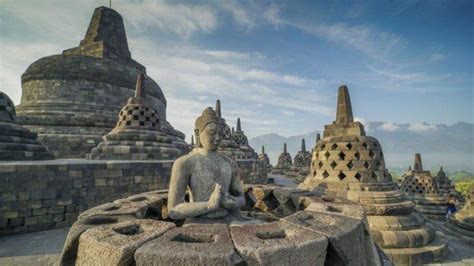 Selain berendam di air hangat, pengunjung juga bisa melihat pemandangan alam berupa lahan persawahan. Mulai September, Tiket Masuk Candi Prambanan dan Borobudur ...
