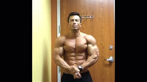 45 Year Old Ifbb Men S Physique Pro Alex Woodson Shredded And Posing Youtube