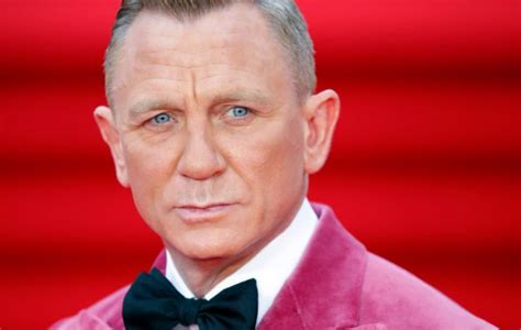 Daniel Craig Used To Hide His Own Movies In Blockbuster
