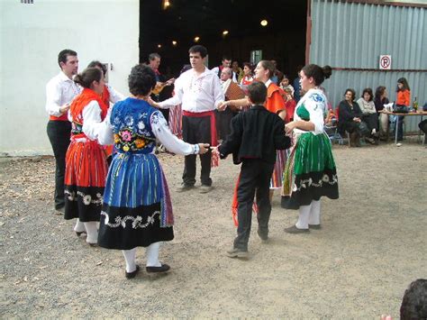 How To Dance Portuguese Folklore