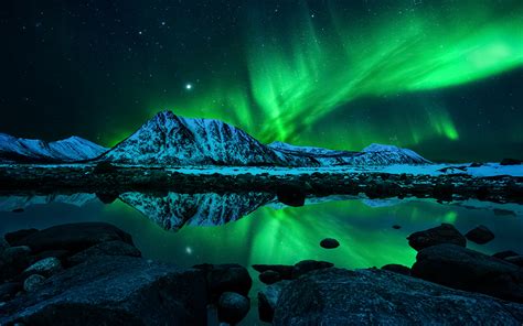 Aurora Borealis Green Northern Lights Mountains Landscape Night Pond