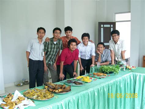 Holland bakery merupakan toko roti modern pertama di indonesia yang dirintis pada 1978. Selingan yang menyenangkan | KP Elektro ITB 2005