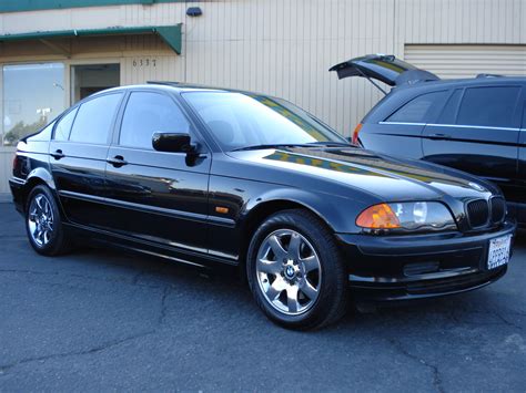 As of 2005, the bmw 325i is for a temporary pause in the current fifth generation of the 3 series now with 218 hp in sedan, wagon (touring) coupe and convertible (since 2007) are available. 2001 BMW 3 Series - Exterior Pictures - CarGurus