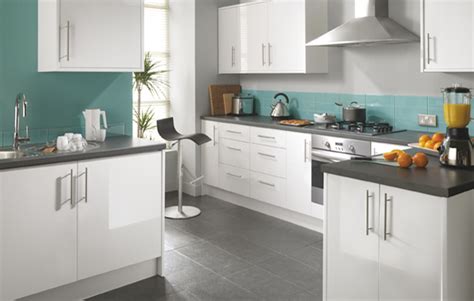 150mm (4) 300mm (7) 370mm (2) 400mm (5) 450mm (5) 500mm (6) 600mm (10) 700mm (3) 800mm (6) 880mm (1) 900mm (7) 1000mm (8) white and teal kitchens | Fairmount White Gloss Kitchen | Cheap Kitchens UK | Budget Kitchens ...