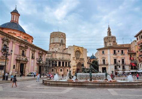 La Plaza De La Virgen En Valencia Cosas De Valencia