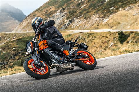 When i started getting the idea of buying a ktm duke 690, review of the bike online was a pain to find. 2019 KTM 690 Duke Motorcycle UAE's Prices, Specs ...