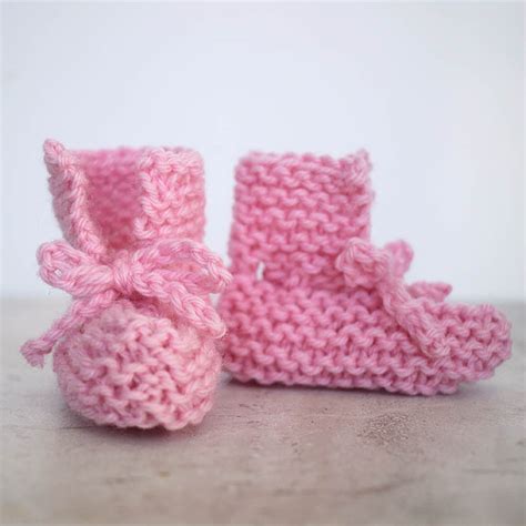 Keep the little baby in your life comfortable with these adorable baby knitting patterns. EASY Tie Front Baby Booties Knitting Pattern - Gina Michele