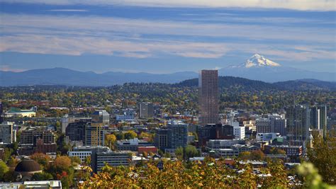 The coast stretches roughly 362 miles from the california border all the way to the mouth of the columbia river. Portland, Oregon is Chock-full of Local Charm | Smart Meetings