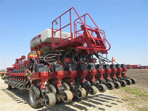 Despite my better intentions, i did not plant a winter vegetable garden. Rear of 34 row CaseIH 1260 planter | Farm equipment ...