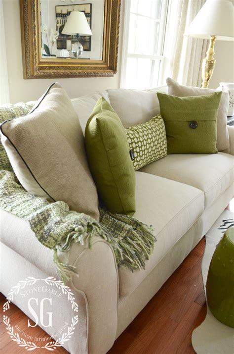 Decorating With Pillows On Sofa