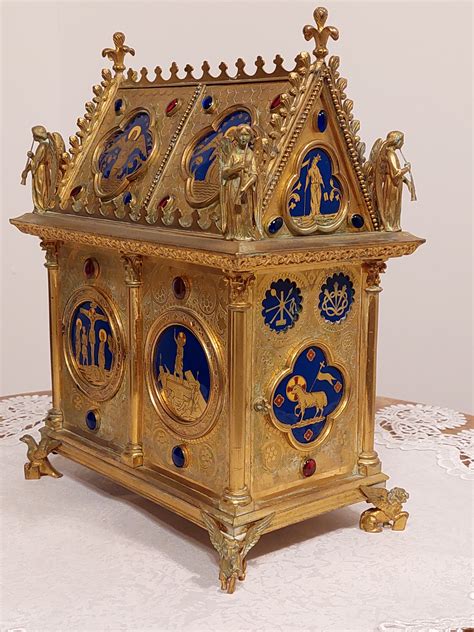 "Indiana Jones of Art" Recovers Lost Relic Containing Jesus' "Blood"