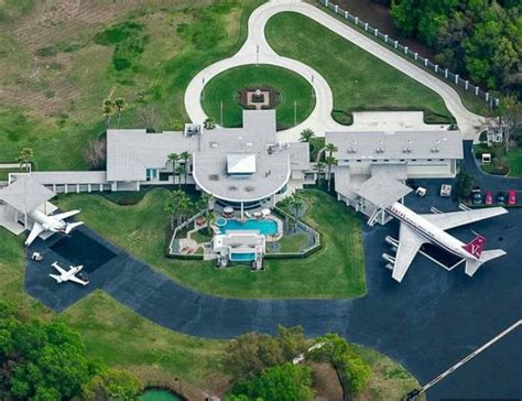 John travolta's house is an airport with runways for private planes. John Travolta's House Is A Functional Airport With 2 ...