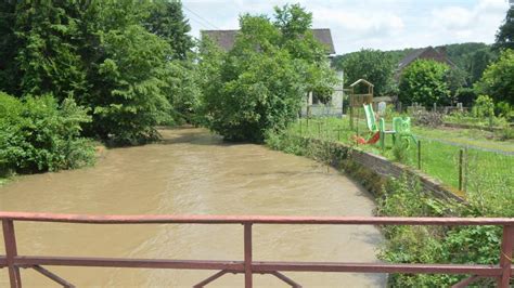Voici les articles sur les inondations et pluies de ce 14 juillet 2021. Intempéries sur la Belgique: plusieurs cours d'eau en pré ...