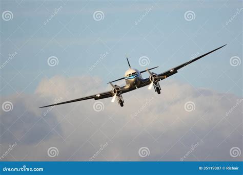 Classic Airliner Front View Stock Image Image Of Airplane Landing