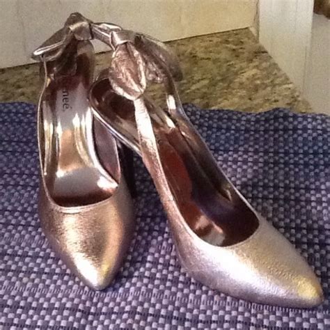 Jrenee Silver Metallic Pump With Bow Silver Metallic Pumps Metallic Pumps Heels