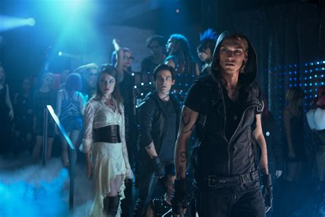 The film is directed by harald zwart and stars lily collins as clary and jamie campbell bower as jace. Chroniken der Unterwelt - City of Bones Blu-ray Review ...