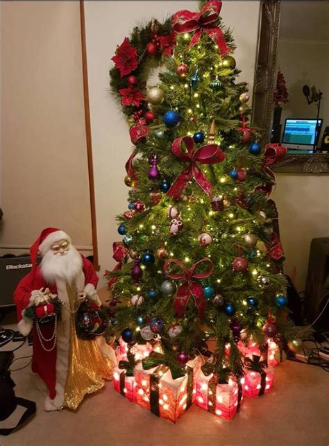 Pin By Jen Hartnett On Christmas Treesinside All Things Christmas