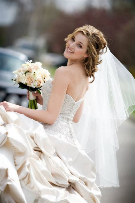 Here are the 20 best chic bridesmaid hairstyles for medium length hair specifically for your features and texture of your hair. Wedding Hairstyle for Medium Hair