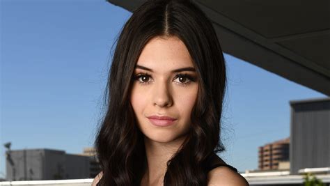 Nicole Maines Plays First Transgender Superhero In Cws Supergirl