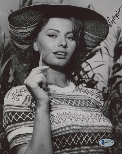 Sophia Loren Signed 8x10 Photo Beckett Coa Pristine Auction