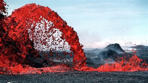 The Flood Basalt Volcanoes Of Iceland The Worlds Largest Effusive