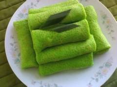Kita buat kue dadar gulung yang sehat tanpa pewarna. Kue Tradisional | Kue dan Masakan