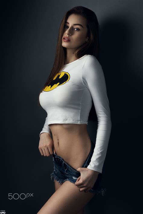 Baggrunde Kvinder model brunette langt hår Portræt display px jean shorts Batman