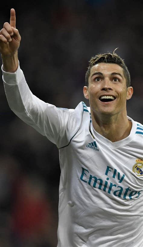 He may have lost a battle of fine margins with romelu lukaku in seville, but at 36 ronaldo has shown in this tournament he is still an asset to portugal and . football Italie. Football : Cristiano Ronaldo va secouer ...