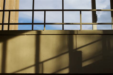 무료 이미지 빛 건축물 화이트 창문 유리 벽 선 반사 색깔 그림자 정면 조명 인테리어 디자인 대칭