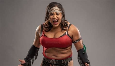 Aew Making History As Nyla Rose Enters Inaugural Womens Title Match Hubpages