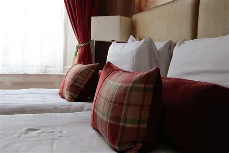 Twin Rooms In Edinburgh Parliament House Hotel