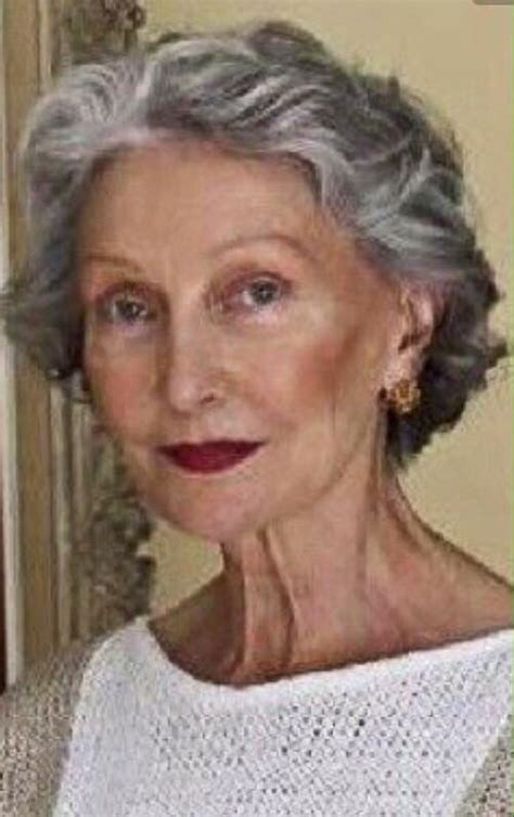 Pin By Magda Stamate On Grey Hair Beautiful Gray Hair Older Women