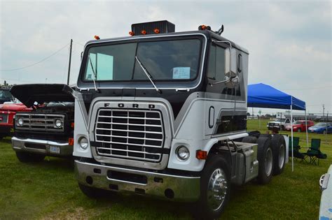 W9000 Ford Big Ford Trucks Semi Trucks Old Trucks Ford Classic Cars