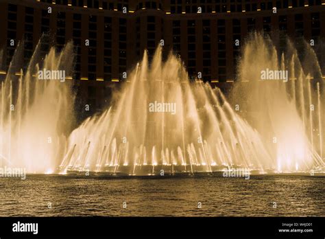 Las Vegas Night Bellagio Fountains Stock Photo Alamy