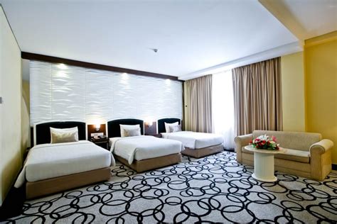 Superior Triple Rooms New Saphir Hotel Yogyakarta