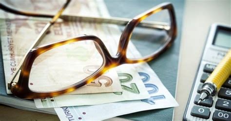 Binlerce öğretmen, polis, hemşire, din adamı ve memurun beklediği 3600 ek gösterge 2019 yılının mart ayı içinde çıkacak. 3600 ek gösterge nedir? 2018 Maaşları nasıl değişecek ...