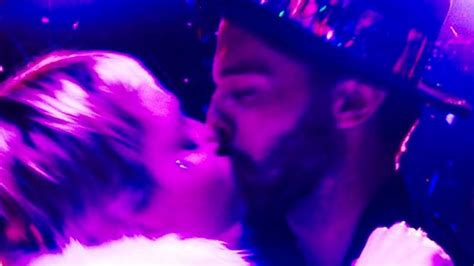 Miley Cyrus Patrick Schwarzenegger Share New Year S Kiss While Celebrating With Arnold