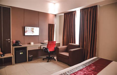 Deluxe King Room Rooms Available At Travello Hotel Bandung Best Hotel