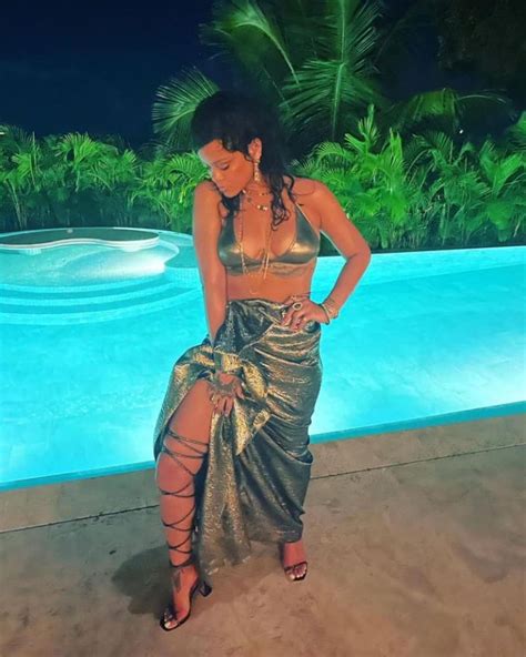 Самые новые твиты от rihanna (@rihanna): RIHANNA - Instagram Photos 01/03/2021 - HawtCelebs