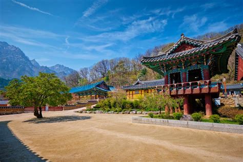 Sinheungsa Temple In Seoraksan National Park Seoraksan South Korea
