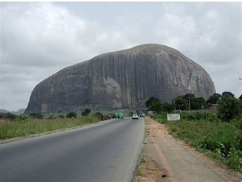 The olumo rock, ikogosi warm water spring, zuma rock, gurara falls, owu falls, erin ijesha waterfalls and ogbunike caves are some of the major landmarks in nigeria. Zuma rock- Nigeria.. | CARRETERAS /Y VIAS | Turismo ...
