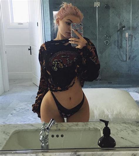 Kylie Jenner Tweets That She Looks Like 19 Year Old Prostitute In Troll Comeback Daily Star