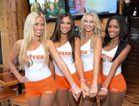 10 Secrets From Hooters Girls That Will Help You See Things From Their
