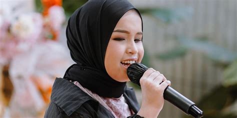 Sosok Putri Ariani Penyanyi Asal Yogyakarta Raih Golden Buzzer America My Xxx Hot Girl