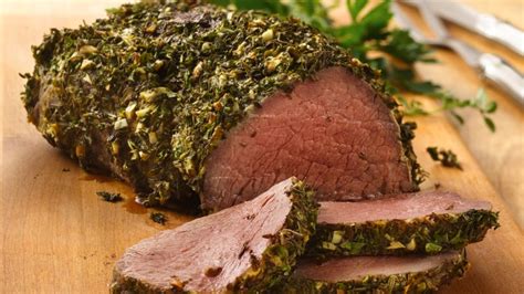 Let the beef tenderloin sit at room temperature while the grill preheats. Receta de Elegante Lomo de Res con Costra de Hierbas y ...