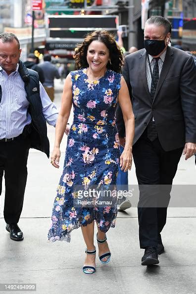 Julia Louis Dreyfus Seen Leaving The Abc Studio In Time Square For