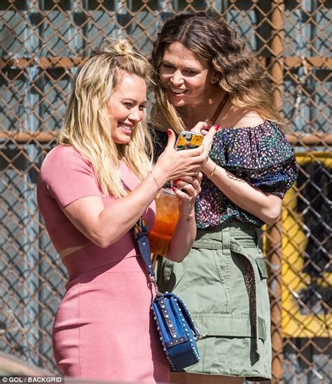 Hilary Duff Reveals Her Backside While Filming In Nyc Daily Mail Online