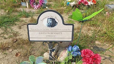 Visiting King Von's Gravesite on His Birthday - YouTube