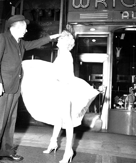 15 09 1954 NYC Sur le tournage de The Seven Year Itch scène 11