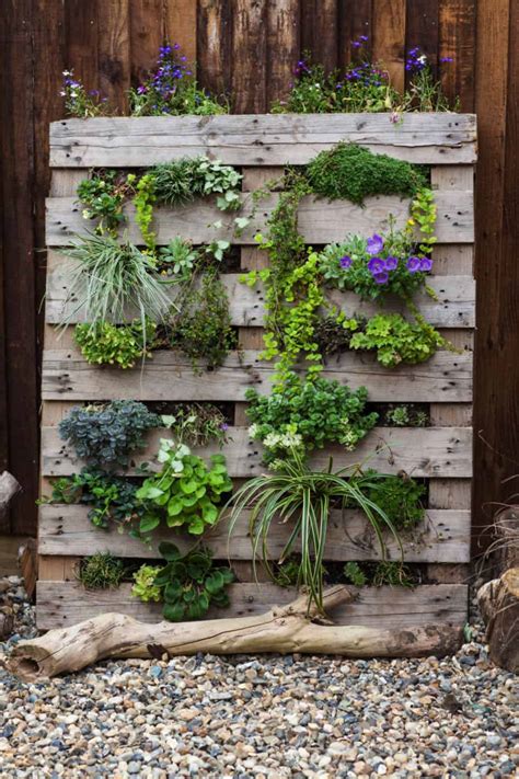 21 Spectacular Recƴcled Wood Pallet Garden Ideas To Diy
